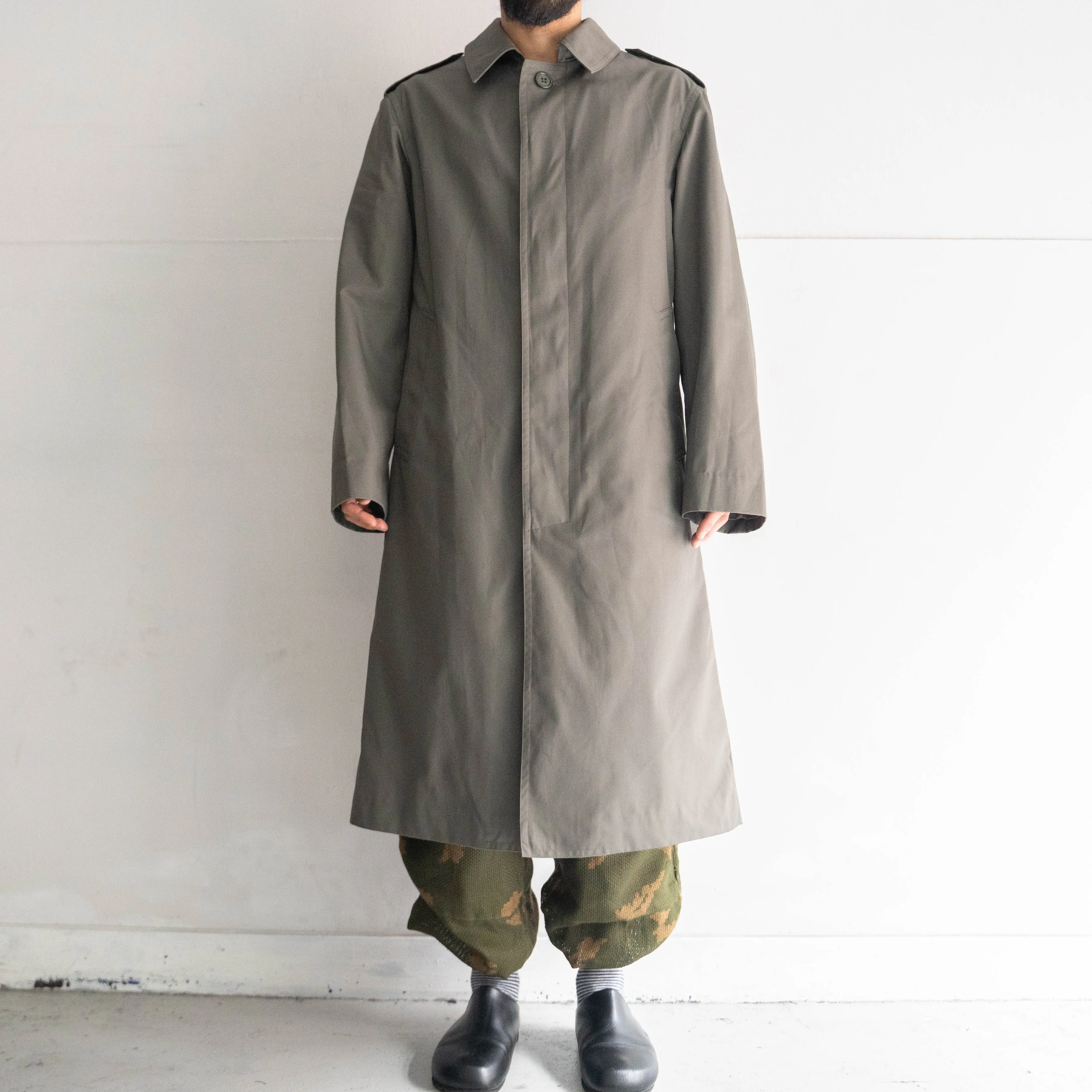 2000s Spanish military khaki color balmacaan coat 'dead stock'