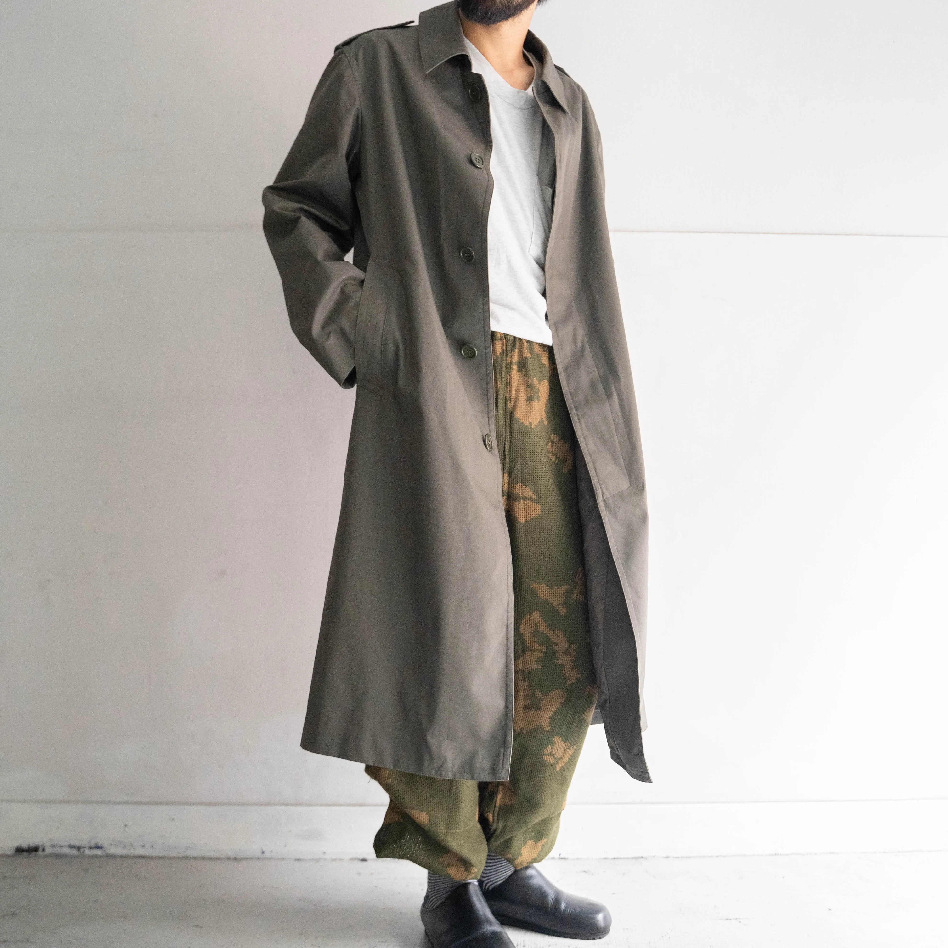 2000s Spanish military khaki color balmacaan coat 'dead stock'