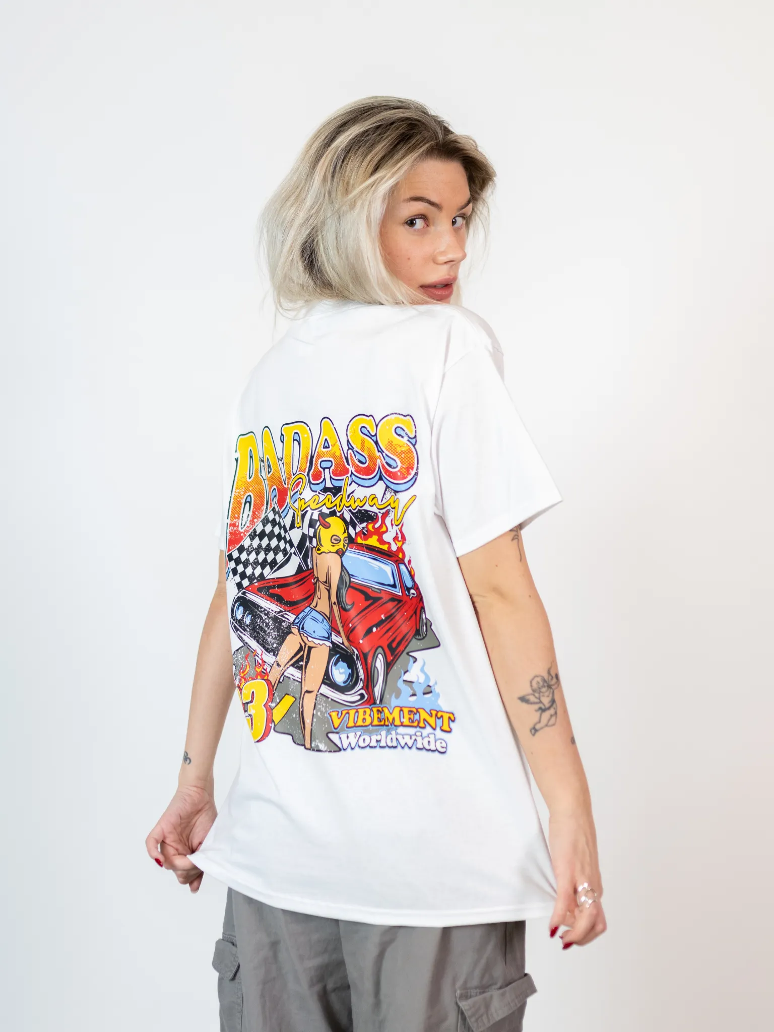 BADASS T-SHIRT (rygprint) - HVID