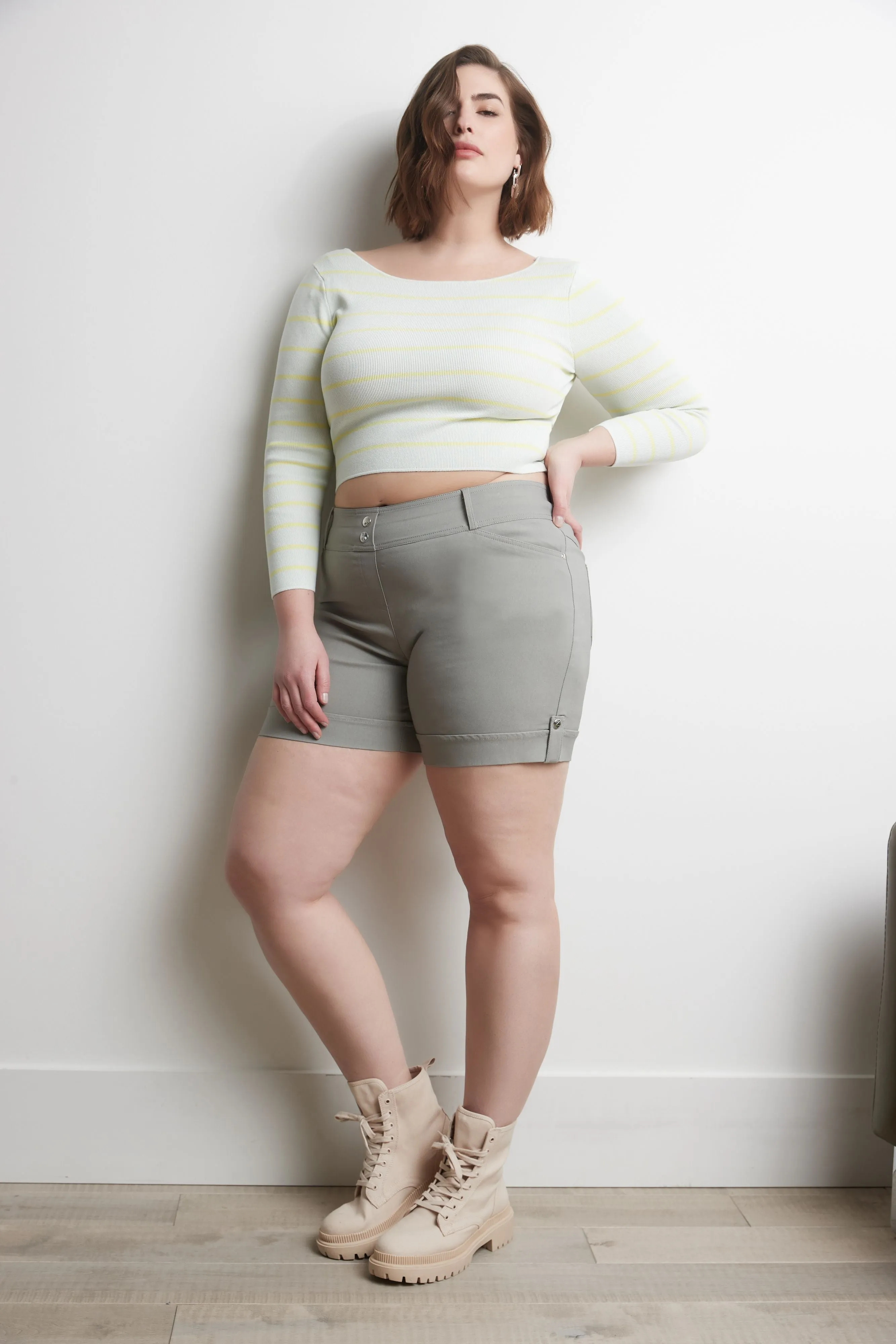 Curvy Plus Size 6” Shorts with Slimming Cuff