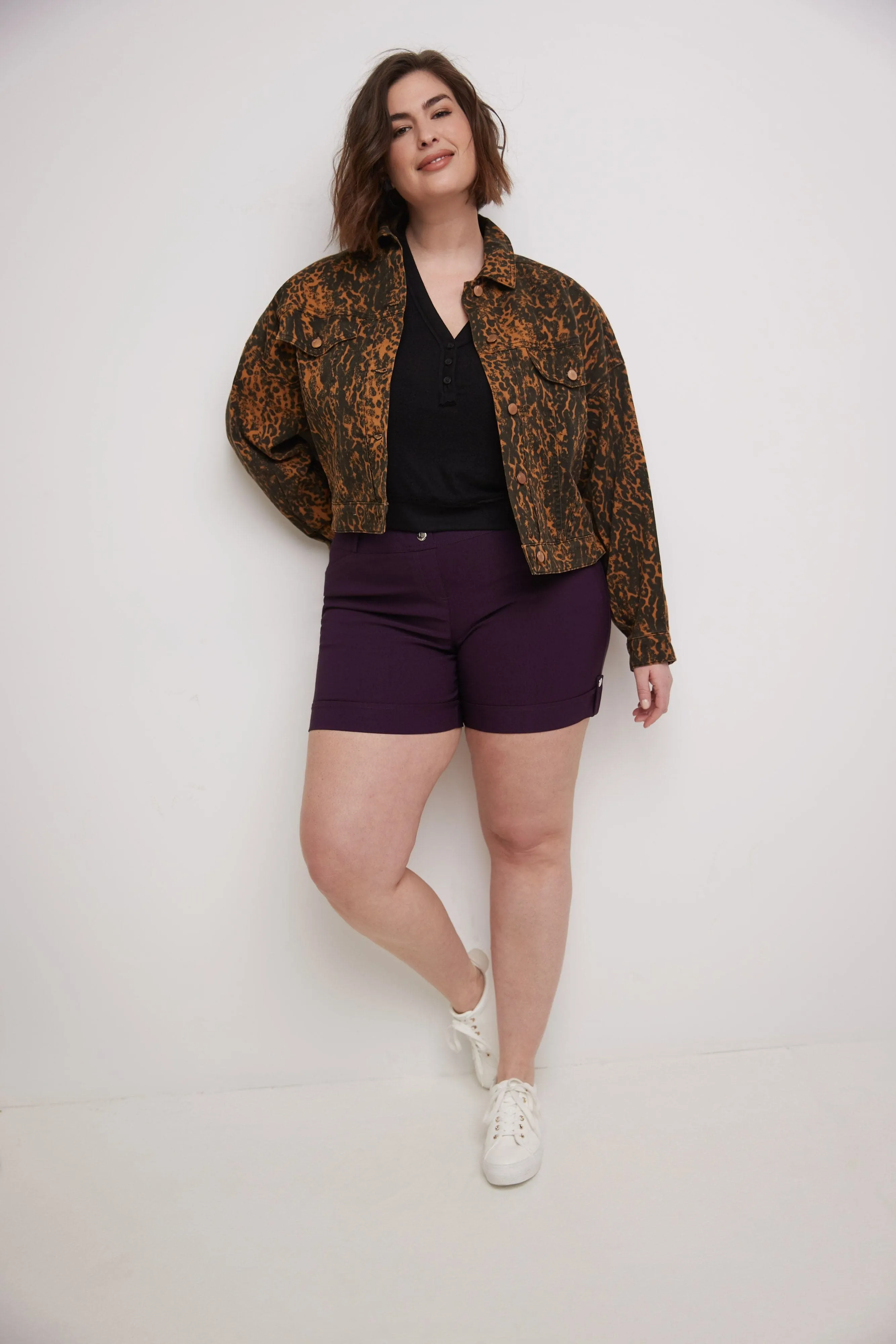 Curvy Plus Size 6” Shorts with Slimming Cuff