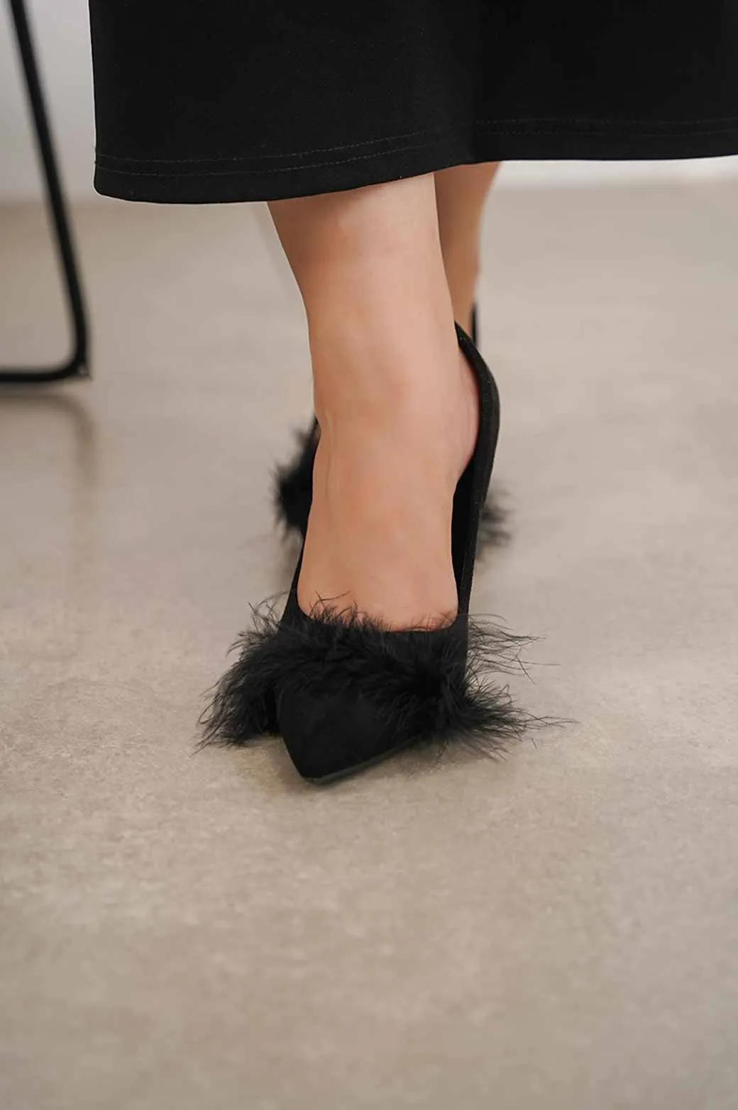 HEEL WITH FUR