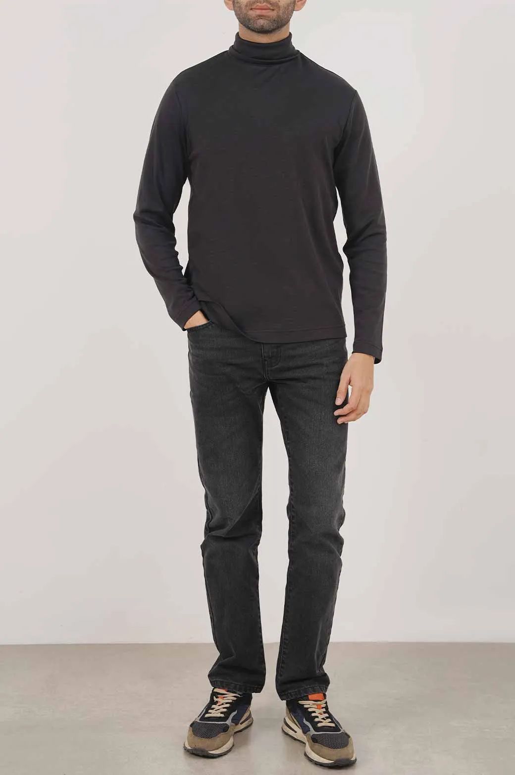 HIGH-NECK SWEATSHIRT